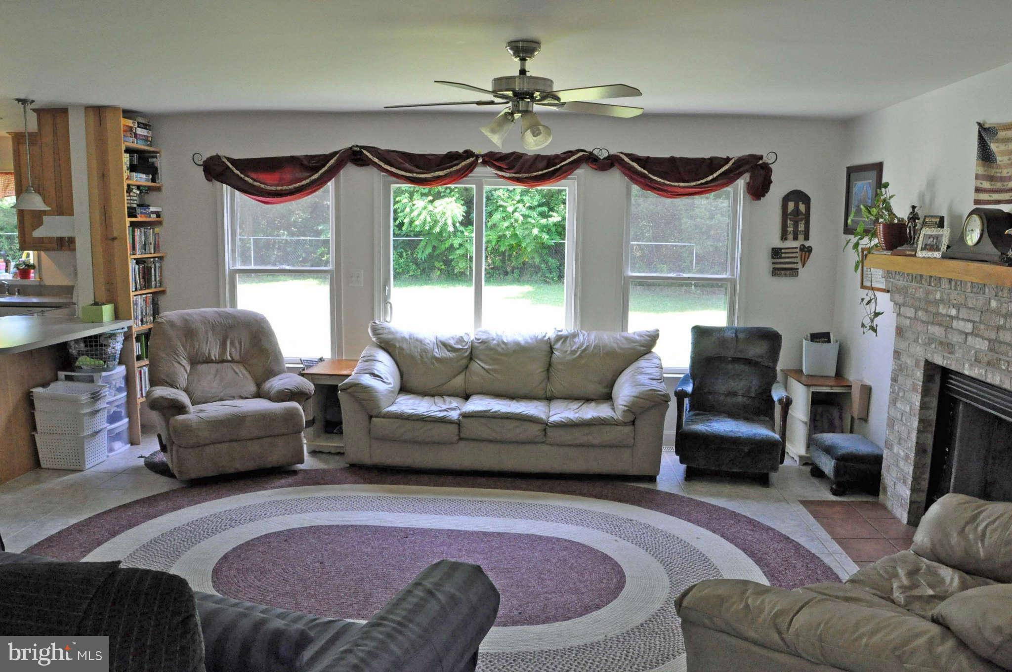 19025 Geeting Road Keedysville, MD 21756 - Photo 10 of 26 Cozy family room