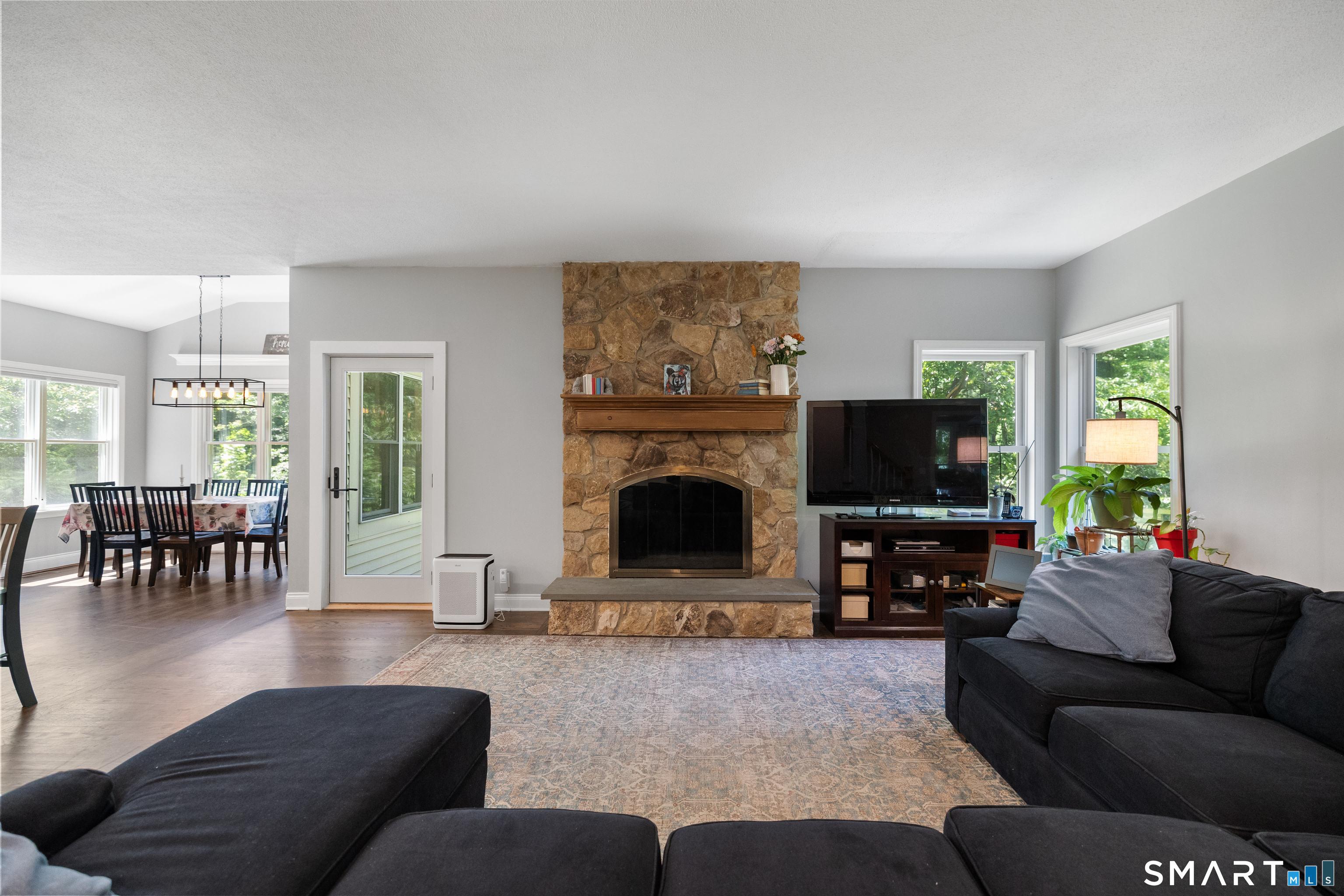 216 Great Pond Road Simsbury, CT 06070 - Photo 6 of 39