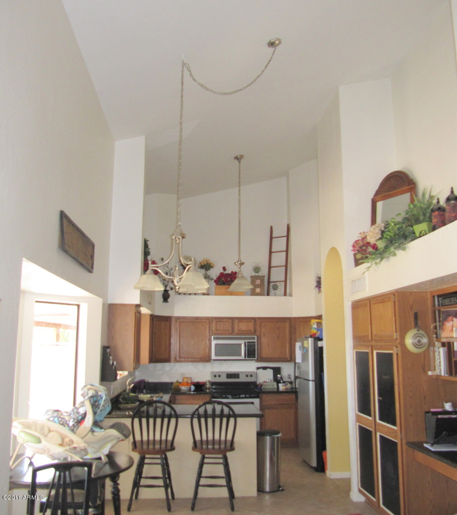 3631 East Decatur Street Mesa, AZ 85205 - Photo 13 of 23 Kitchen/Dining