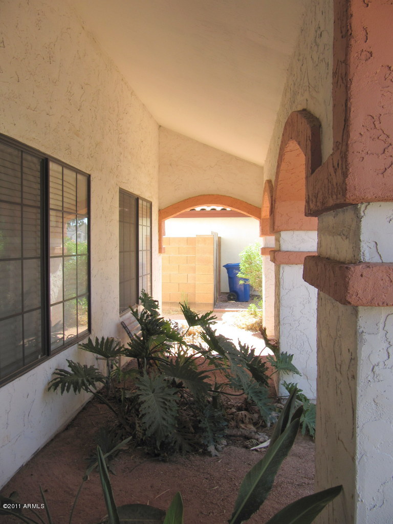 3631 East Decatur Street Mesa, AZ 85205 - Photo 18 of 23 Front Covered Patio