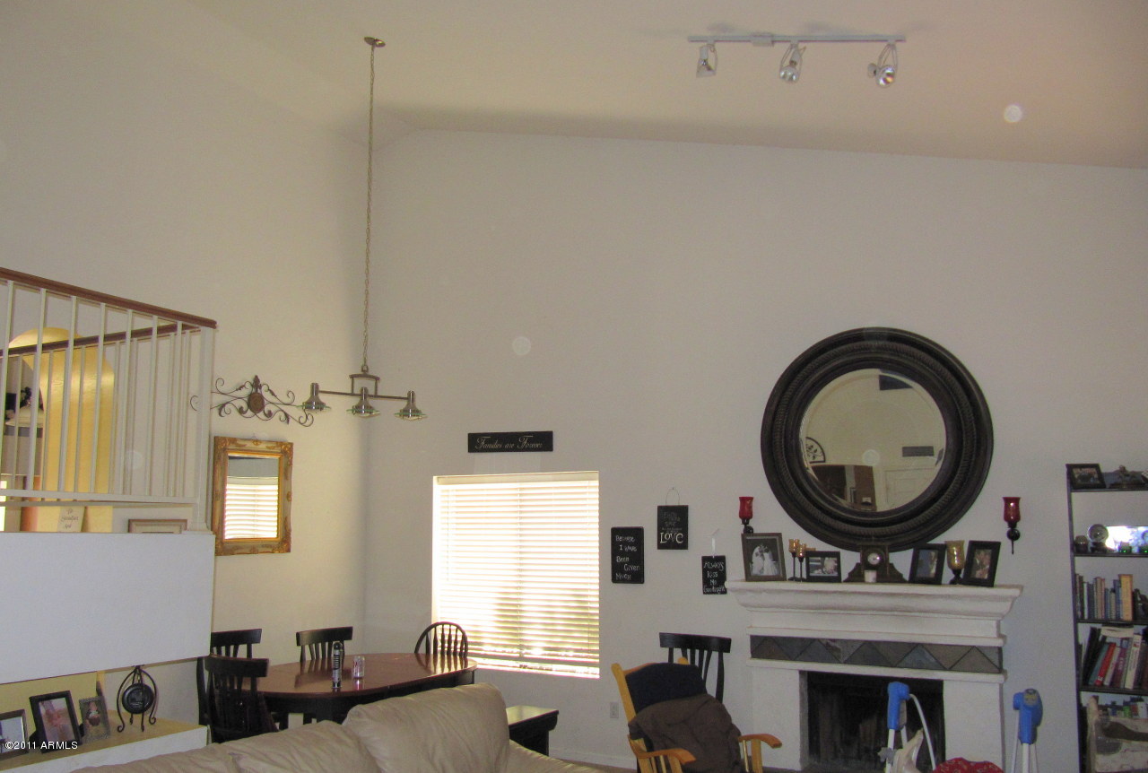 3631 East Decatur Street Mesa, AZ 85205 - Photo 5 of 23 Great Room
