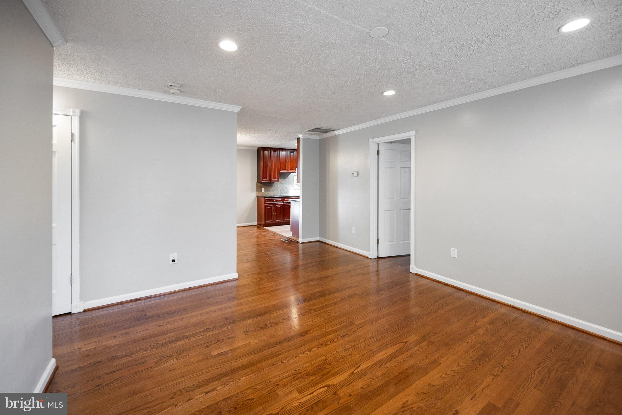 912 Regency Road Woodbridge, VA 22191 - Photo 3 of 34 Gallery Image 3
