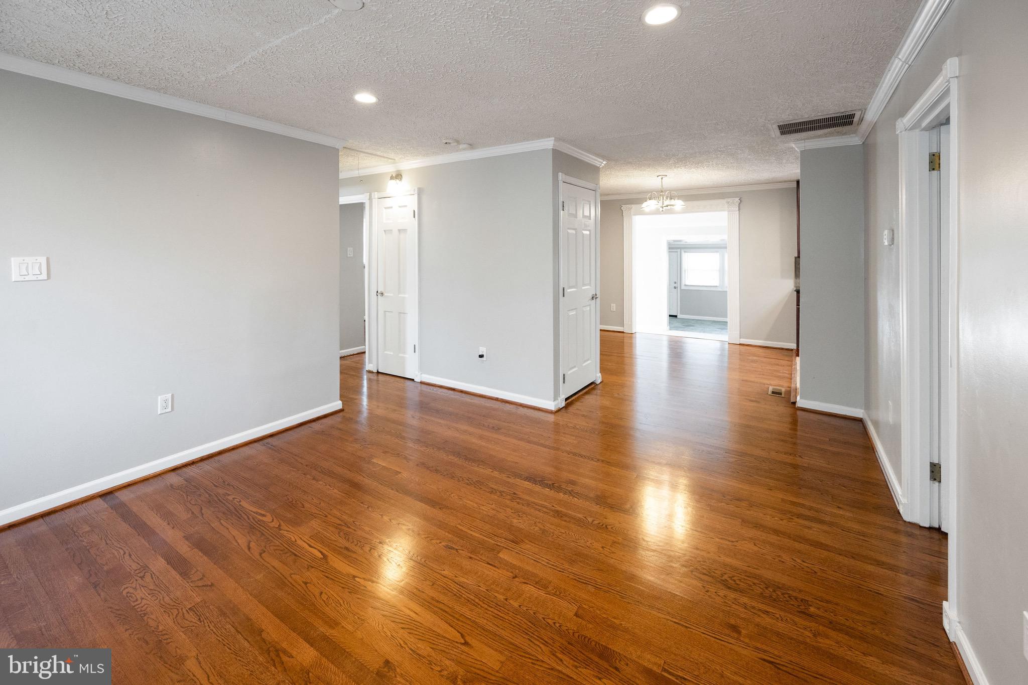 912 Regency Road Woodbridge, VA 22191 - Photo 4 of 34 Gallery Image 4