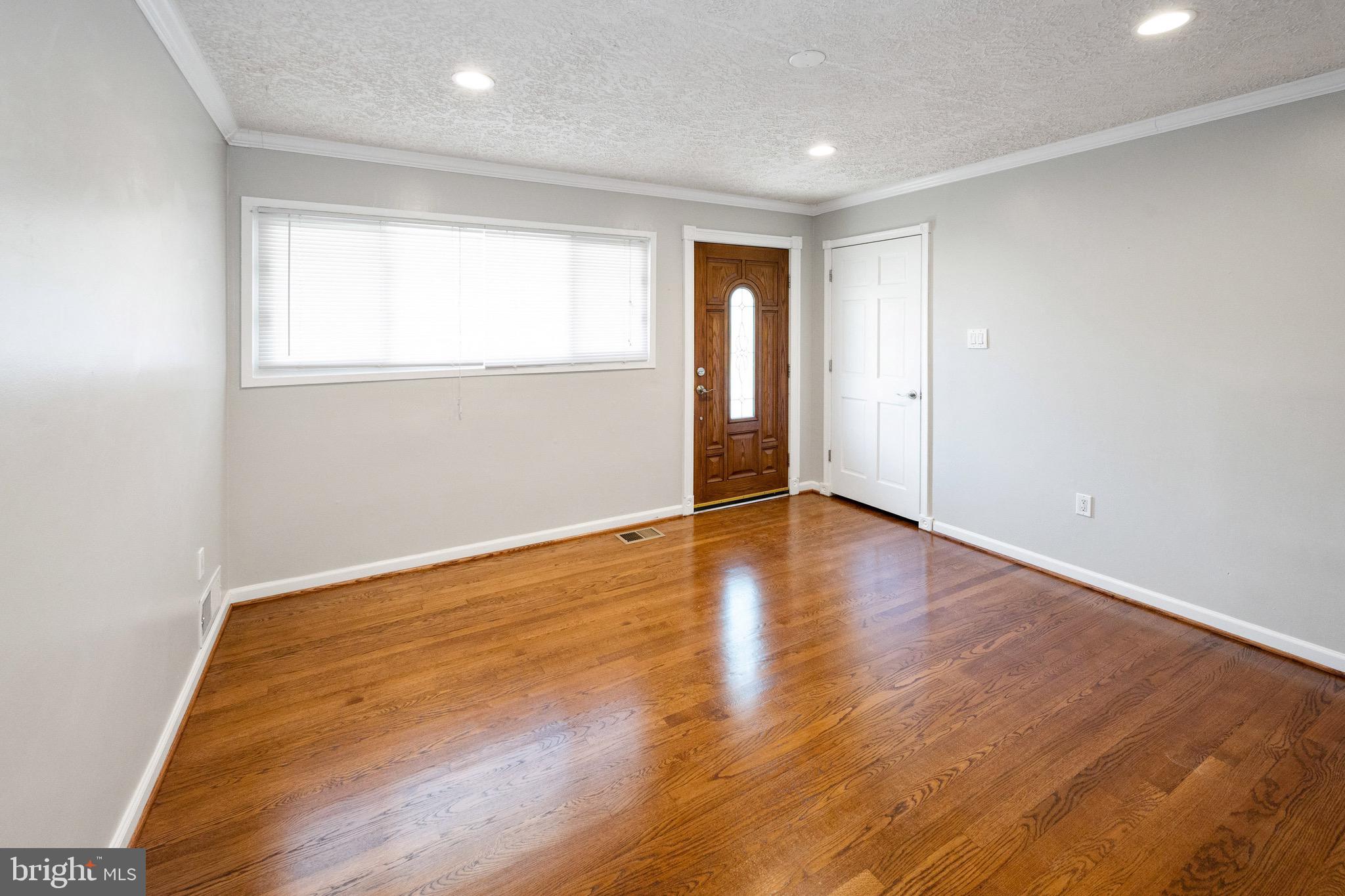 912 Regency Road Woodbridge, VA 22191 - Photo 5 of 34 Gallery Image 5