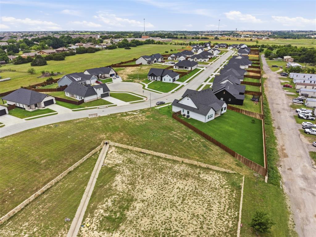 516 Highview Court Godley, TX 76044 - Photo 9 of 15 a view of a city with an ocean