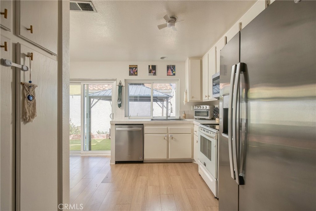 19565 Rinaldi Street, Unit 18 Porter Ranch, CA 91326 - Photo 12 of 31 Gallery Image 12