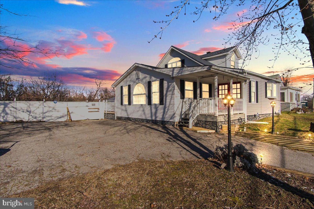 309 Old North Point Road Baltimore, MD 21224 - Photo 1 of 35 View from the front Pic 1