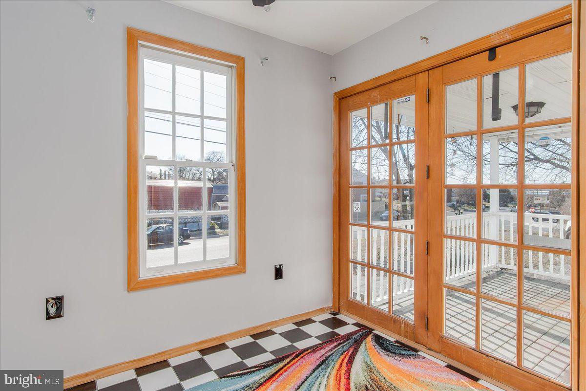 309 Old North Point Road Baltimore, MD 21224 - Photo 3 of 35 Foyer Pic 1