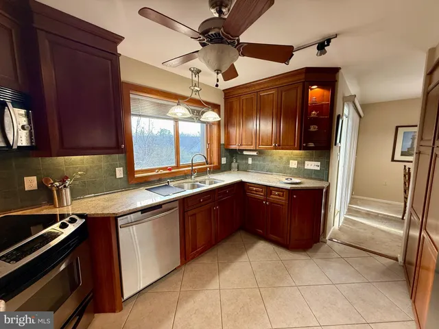 $3,000 | 2 President Point Drive, Unit A3, Annapolis, MD 21403