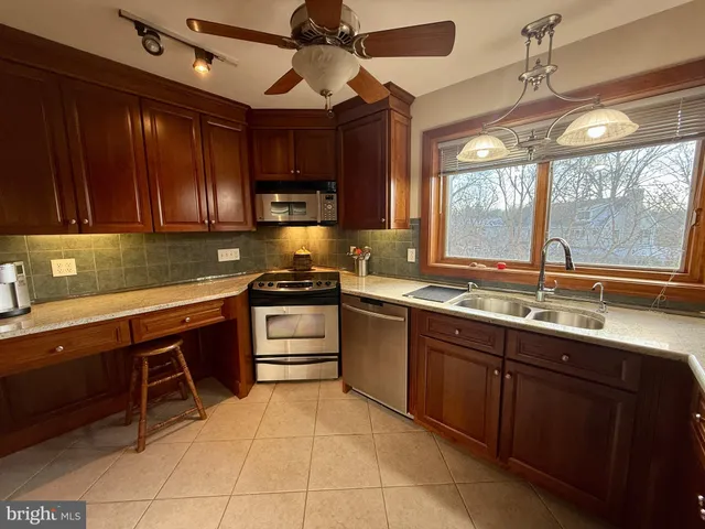 $3,000 | 2 President Point Drive, Unit A3, Annapolis, MD 21403