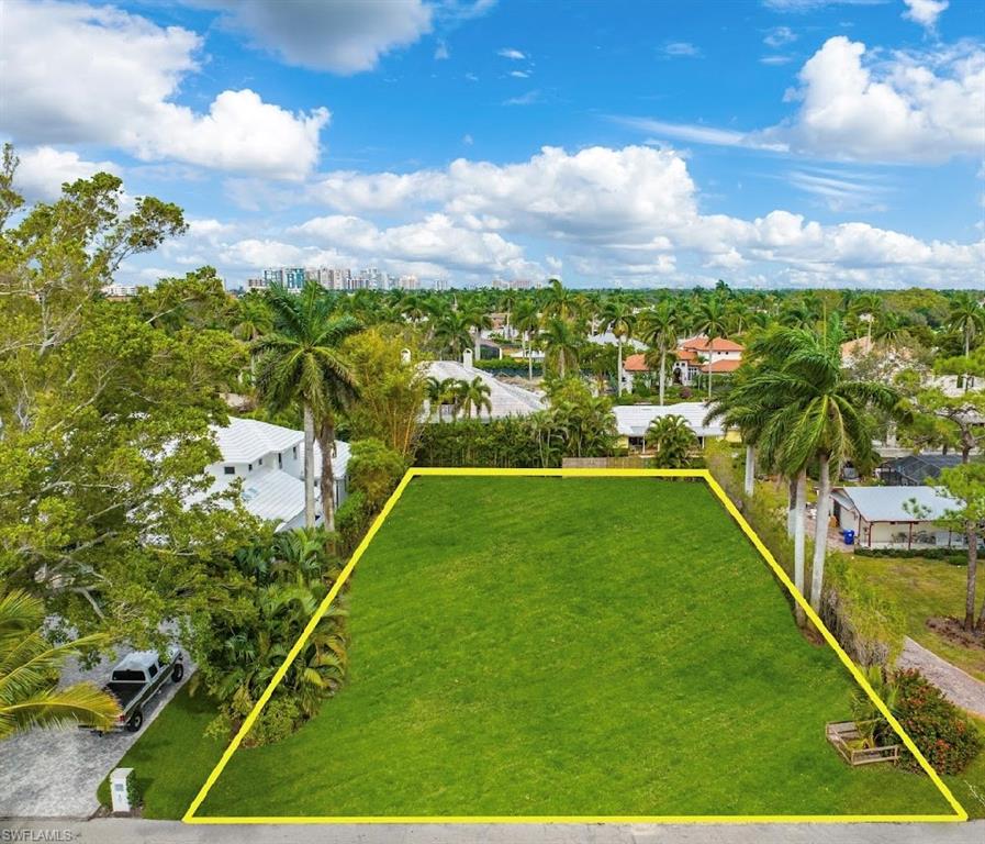 421 Bow Line Drive Naples, FL 34103 - Photo 5 of 8 a view of a tennis court