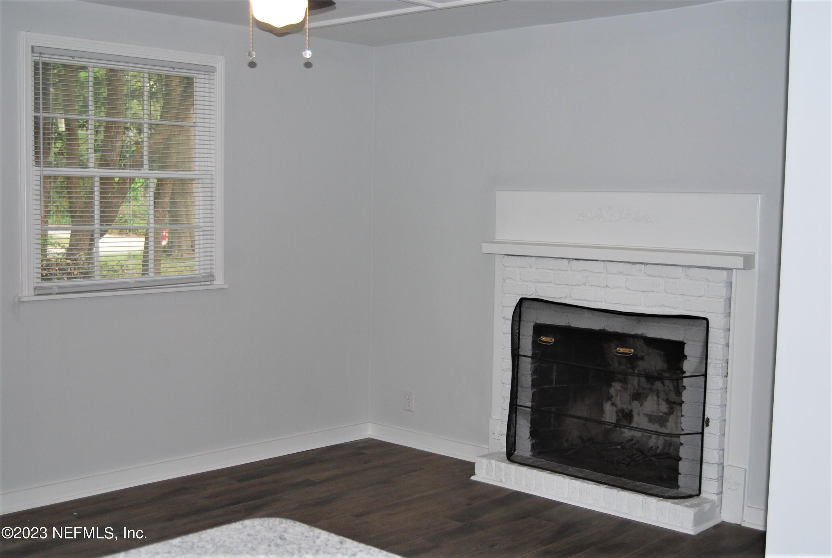 2730 Apache Avenue Jacksonville, FL 32210 - Photo 7 of 17 Living Room