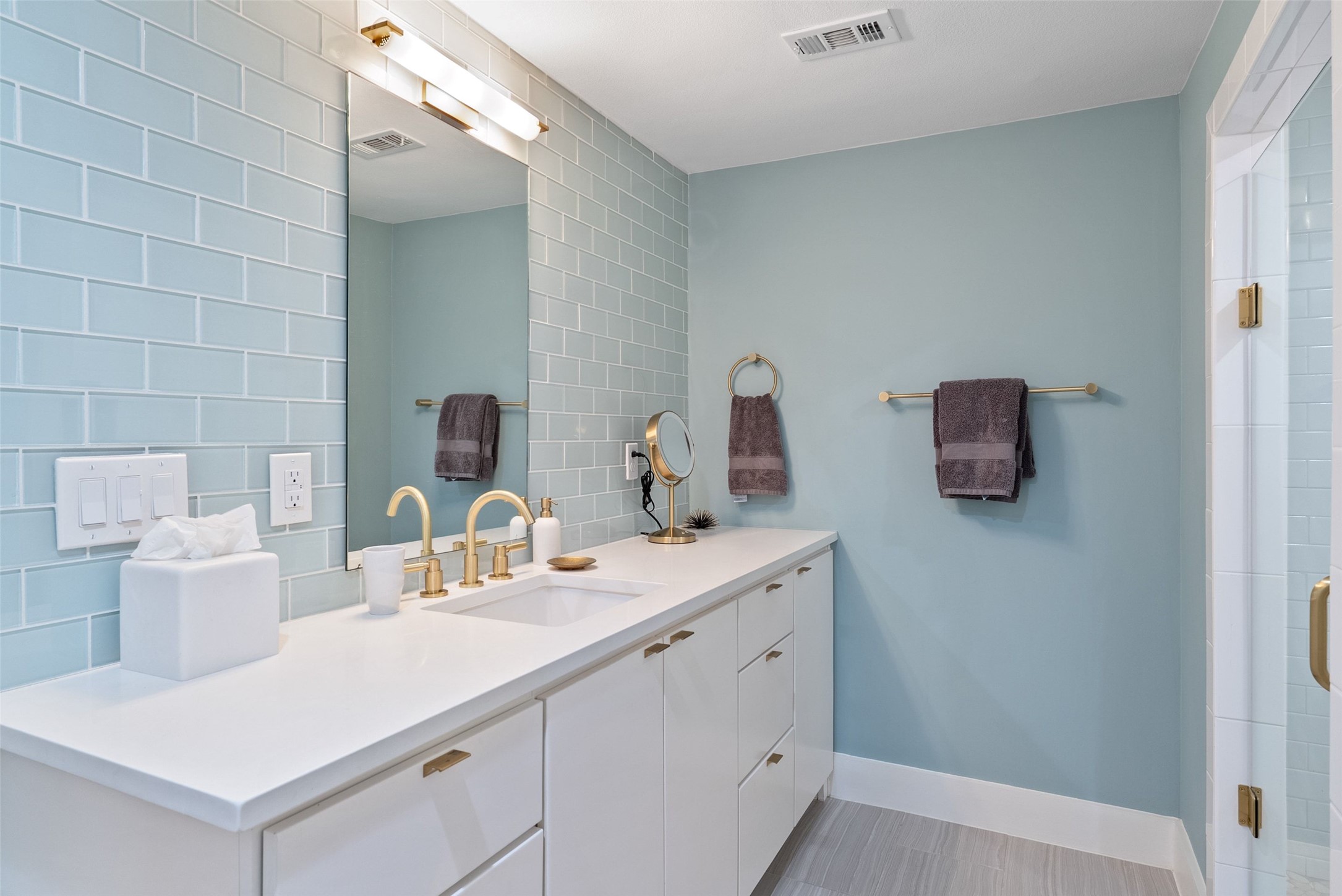 3302 Cherry Tree Circle Austin, TX 78731 - Photo 33 of 39 Lower level bathroom