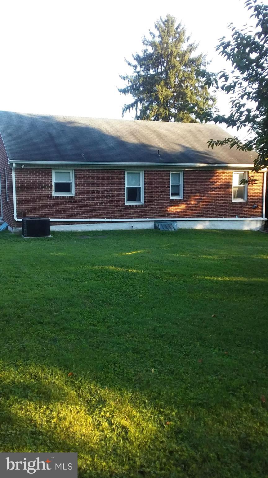 2150 Fineview Road York, PA 17406 - Photo 3 of 24 Gallery Image 3