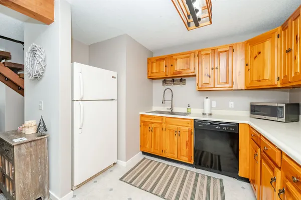 $379,000 | 11 H Seasons At Attitash Road, Unit H, Bartlett, NH 03860
