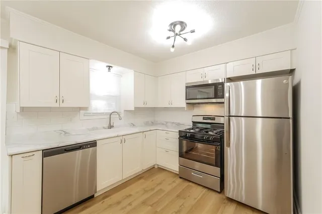 $2,275 | 1109 Northeast Columbus Street, Lee's Summit, MO 64086