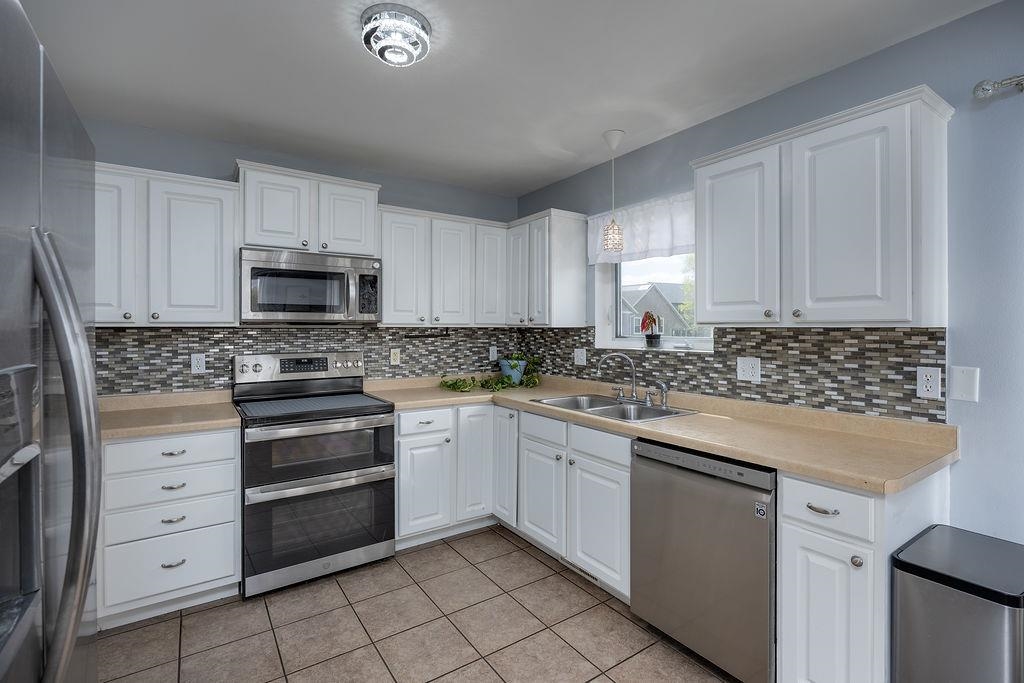 268 Sweet Grass Drive Sun Prairie, WI 53590 - Photo 7 of 40