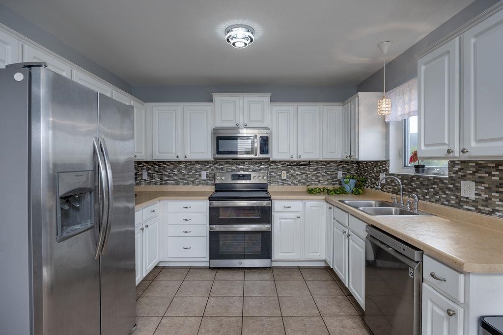 268 Sweet Grass Drive Sun Prairie, WI 53590 - Photo 8 of 40