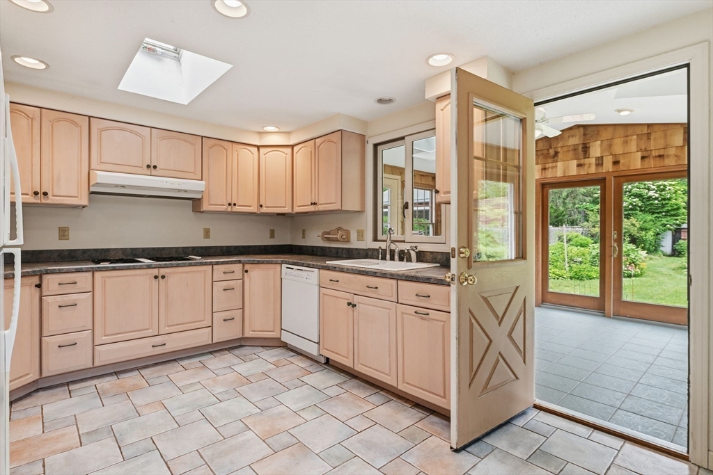 47 Fenway Drive Springfield, MA 01119 - Photo 17 of 42