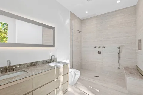 $5,995,000 | 126 Long Lane, East Hampton, NY 11937