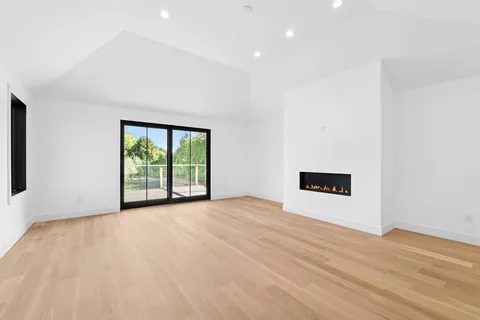 $6,995,000 | 126 Long Lane, East Hampton, NY 11937