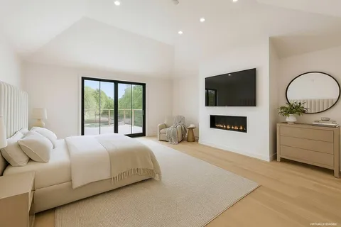 $6,995,000 | 126 Long Lane, East Hampton, NY 11937