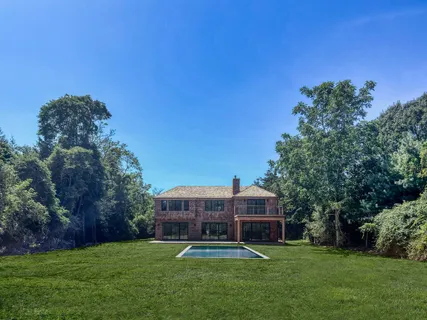 $6,995,000 | 126 Long Lane, East Hampton, NY 11937