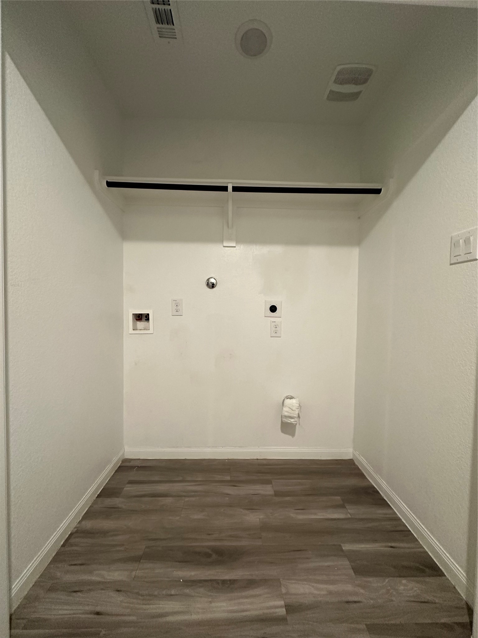 627 West Live Oak Street Angleton, TX 77515 - Photo 12 of 12 a view of an empty room