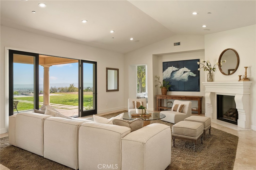 10727 West Stallion Ranch Road Shadow Hills, CA 91040 - Photo 7 of 43