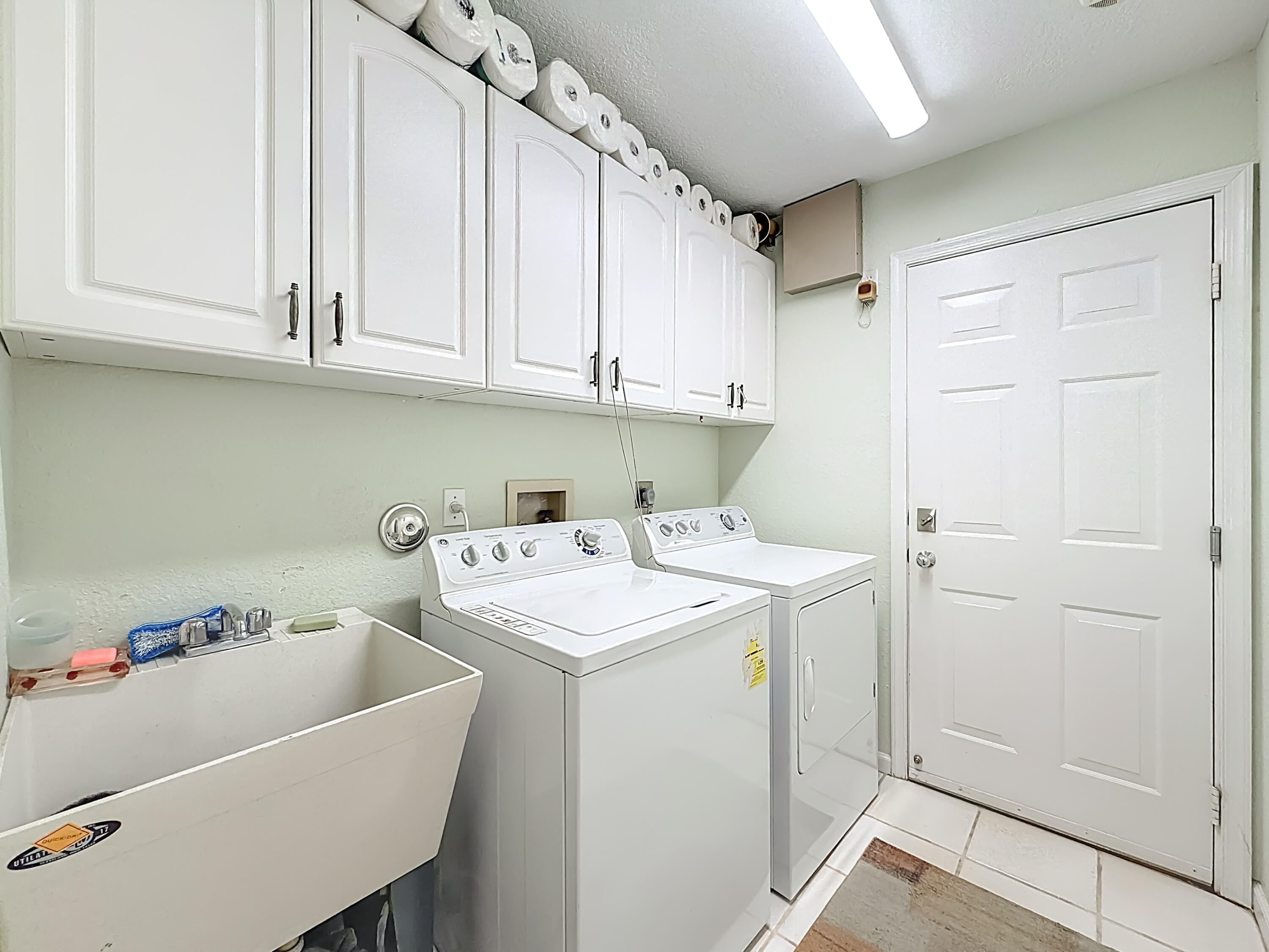 11853 Fountainside Circle Boynton Beach, FL 33437 - Photo 42 of 64 a utility room with dryer and washer