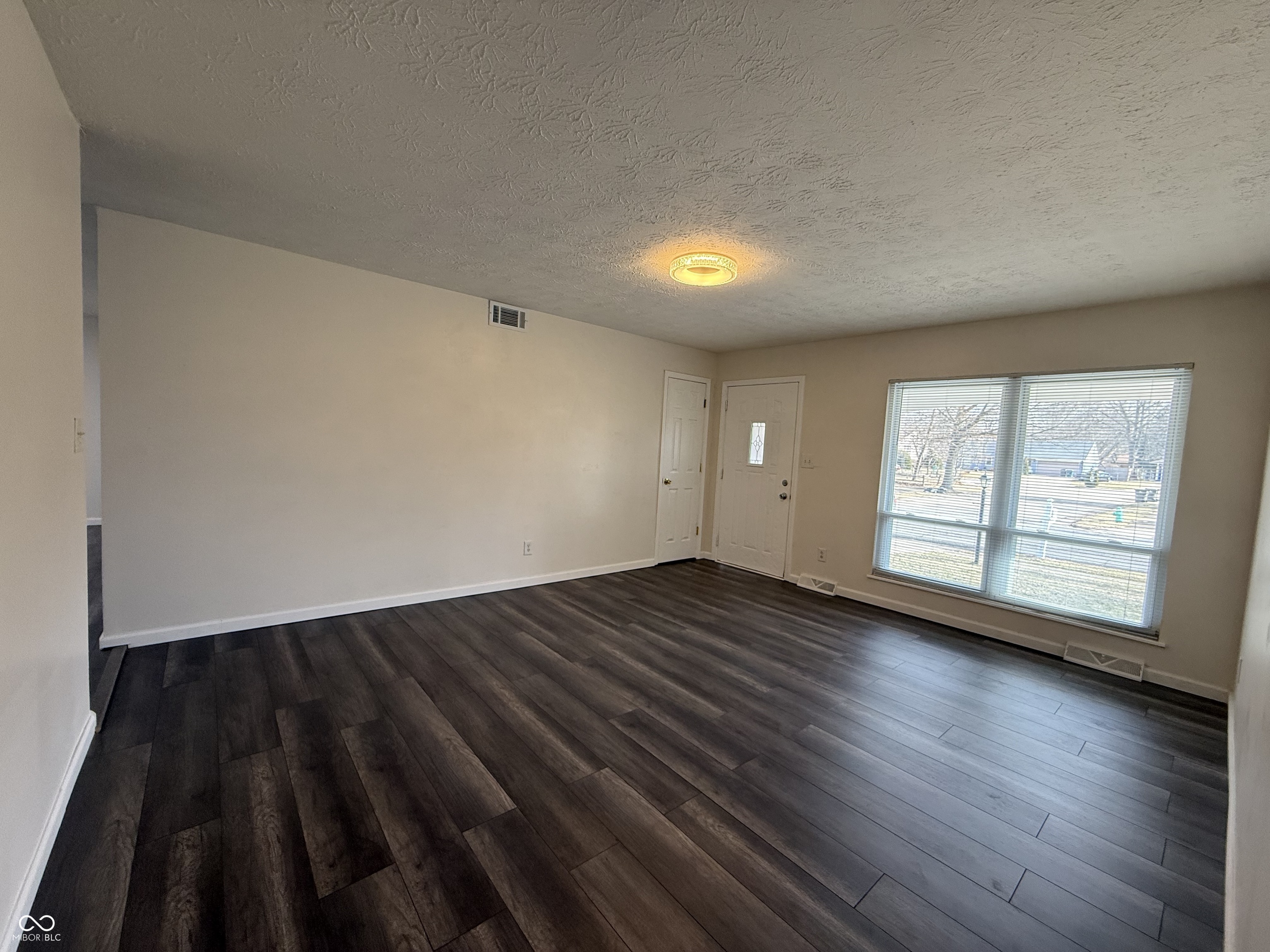 7546 Miracle Road Indianapolis, IN 46237 - Photo 3 of 38