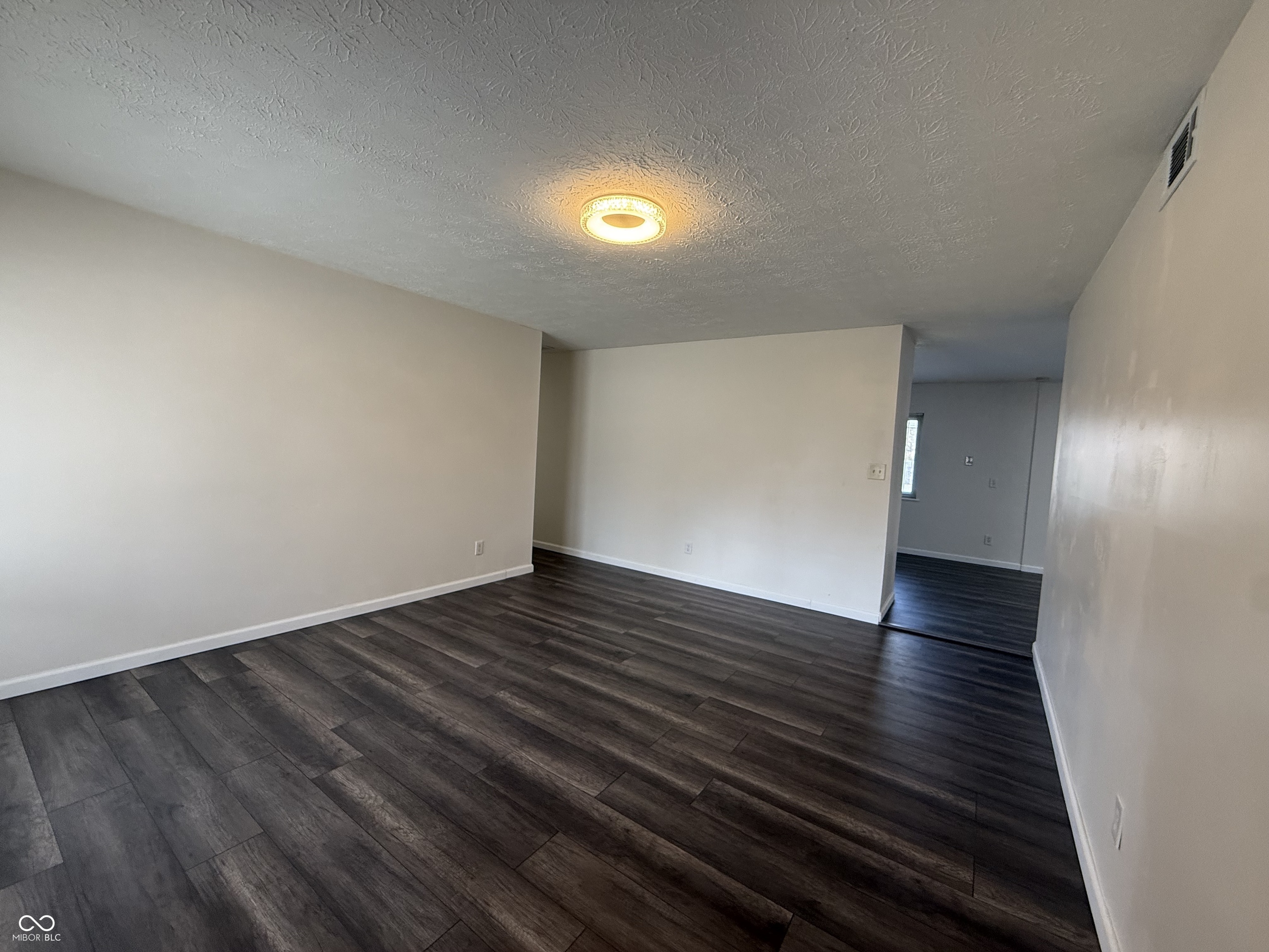 7546 Miracle Road Indianapolis, IN 46237 - Photo 5 of 38