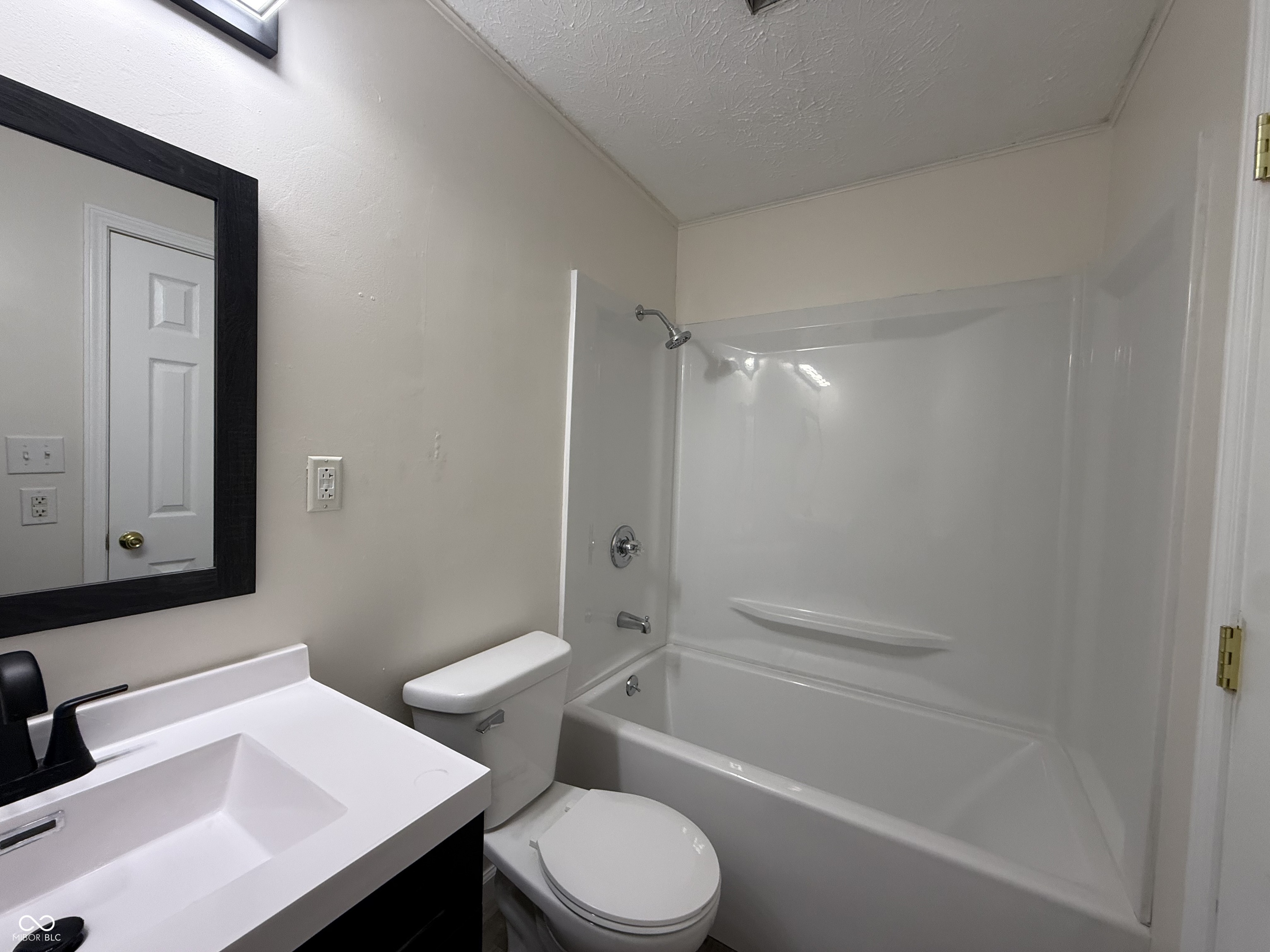 7546 Miracle Road Indianapolis, IN 46237 - Photo 8 of 38