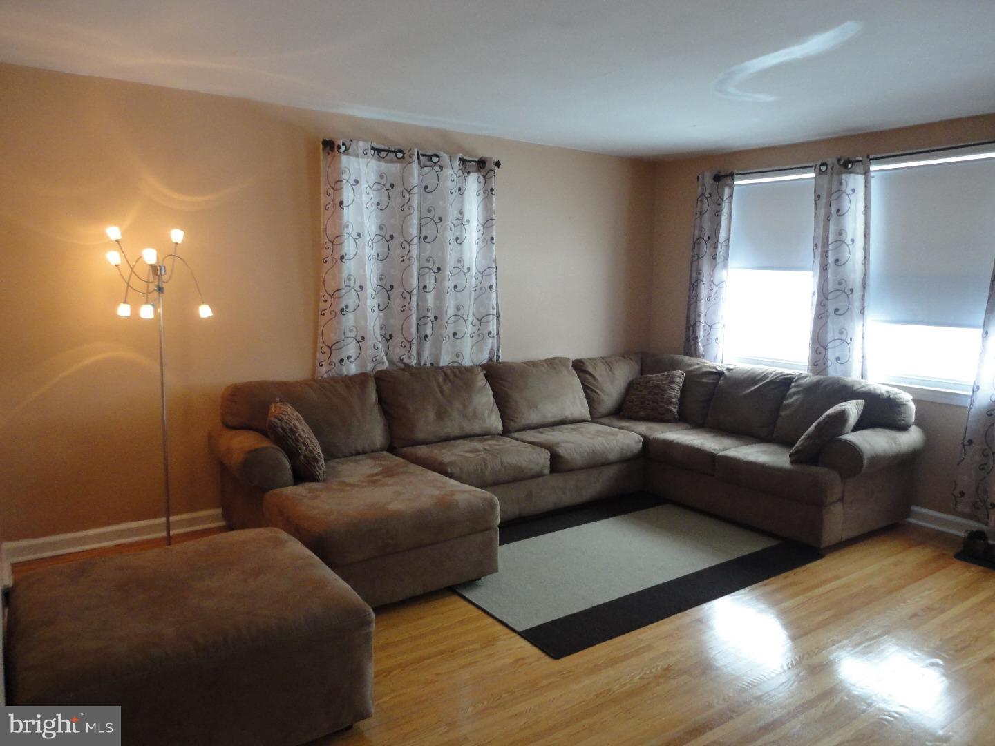 434 Claremont Road Springfield, PA 19064 - Photo 3 of 25 Living Room