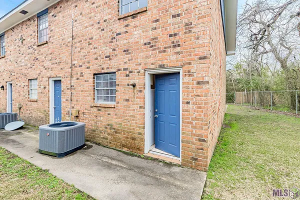 $1,100 | 12240 Jackson Road, Unit 10A, St. Francisville, LA 70775
