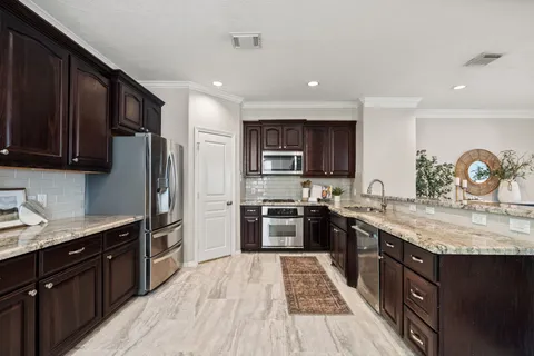 $455,000 | 2618 Enclave At Shady Acres Court, Houston, TX 77008