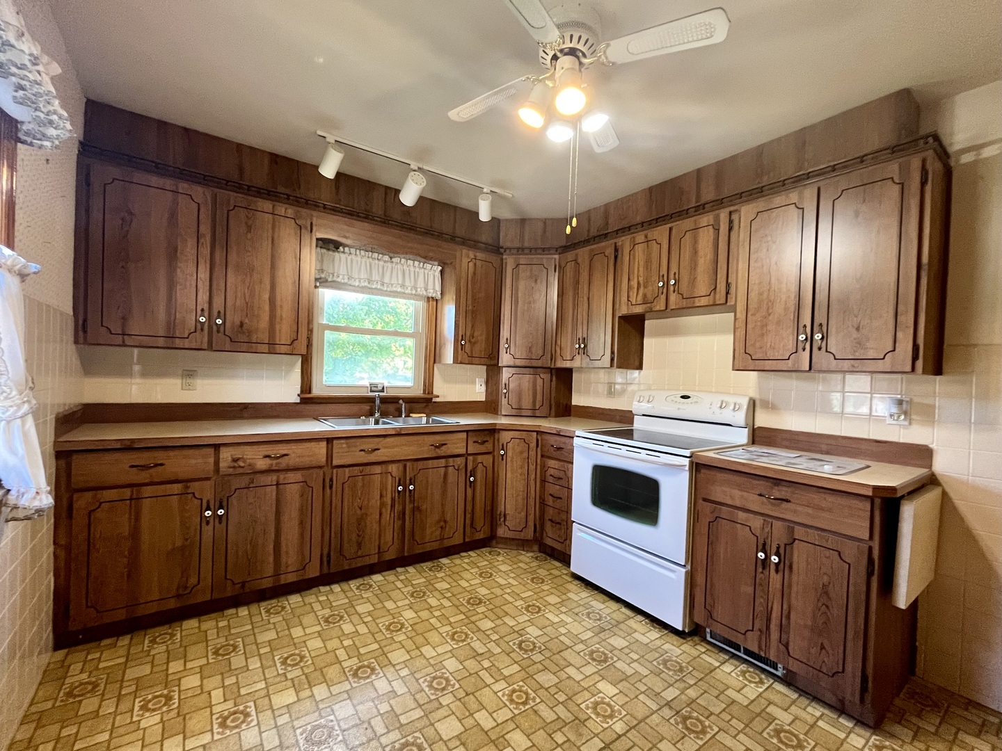 630 West Devlin Street Spring Valley, IL 61362 - Photo 5 of 35