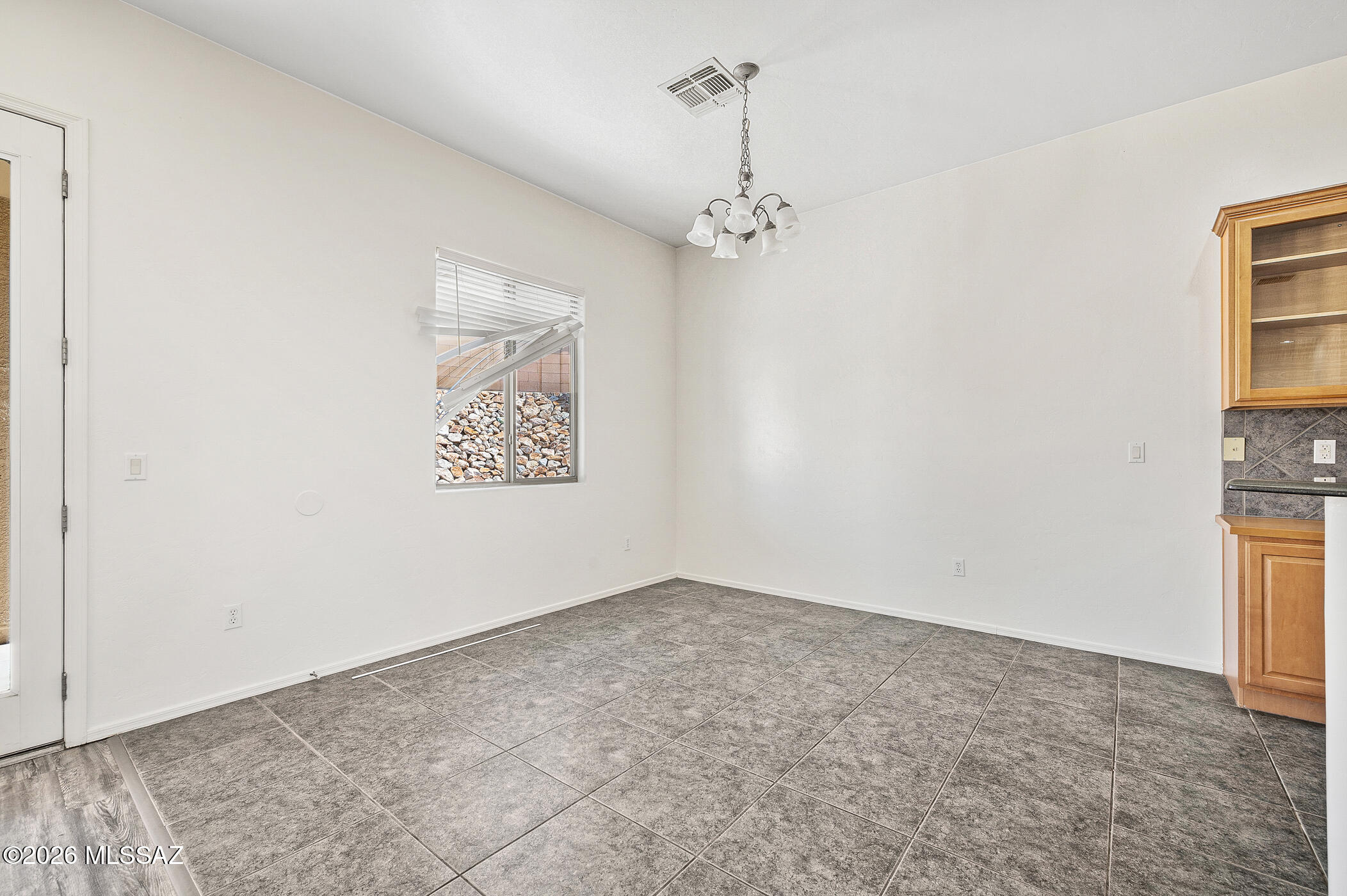 1053 South Seldon Place Vail, AZ 85641 - Photo 10 of 45 Dining Area