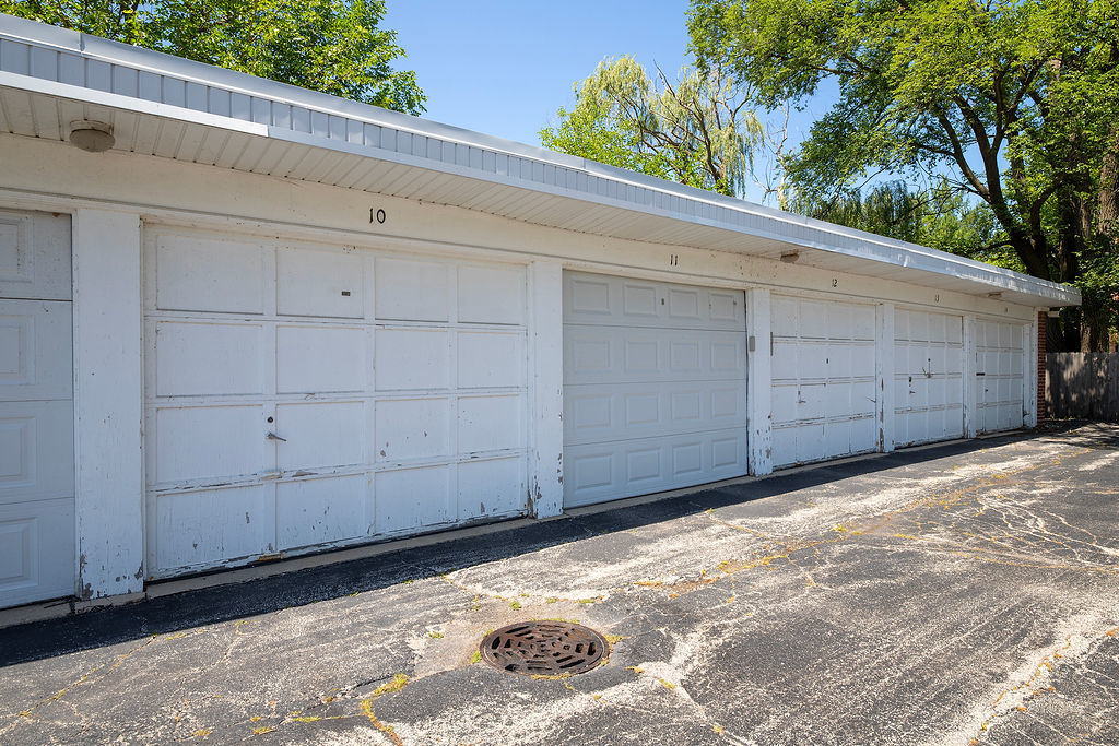2000 Parkside Drive, Unit B1 Park Ridge, IL 60068 - Photo 8 of 10 Gallery Image 8
