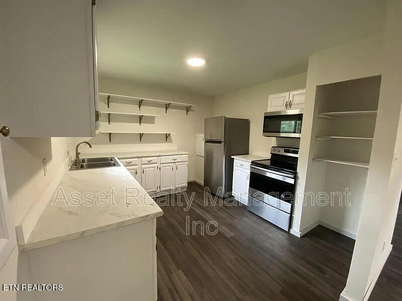 221 Pattie Gap Road Philadelphia, TN 37846 - Photo 13 of 17 Kitchen1