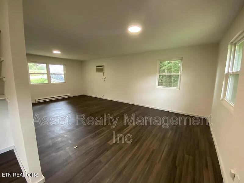 221 Pattie Gap Road Philadelphia, TN 37846 - Photo 16 of 17 Livingroom