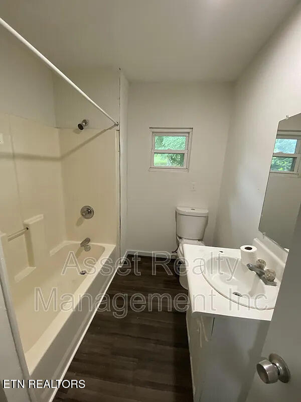 221 Pattie Gap Road Philadelphia, TN 37846 - Photo 6 of 17 Bathroom