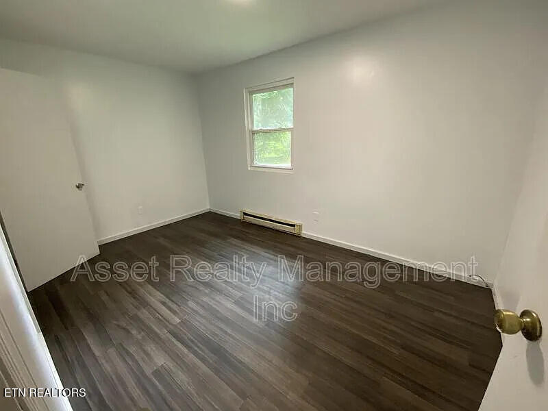 221 Pattie Gap Road Philadelphia, TN 37846 - Photo 8 of 17 Bedroom1