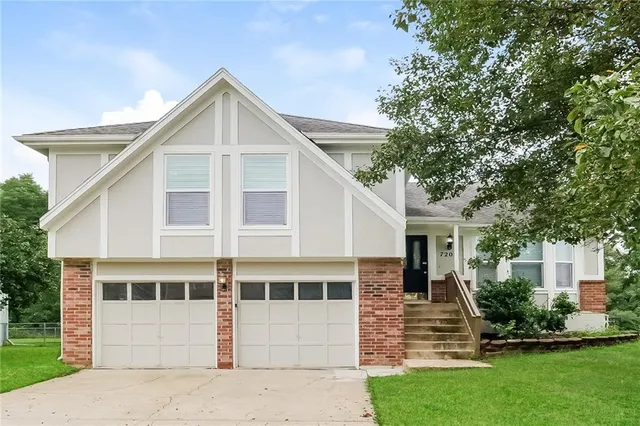 $2,325 | 7201 East 134th Terrace, Grandview, MO 64030