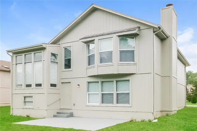 $2,325 | 7201 East 134th Terrace, Grandview, MO 64030