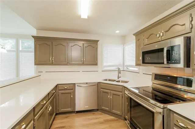 $2,325 | 7201 East 134th Terrace, Grandview, MO 64030