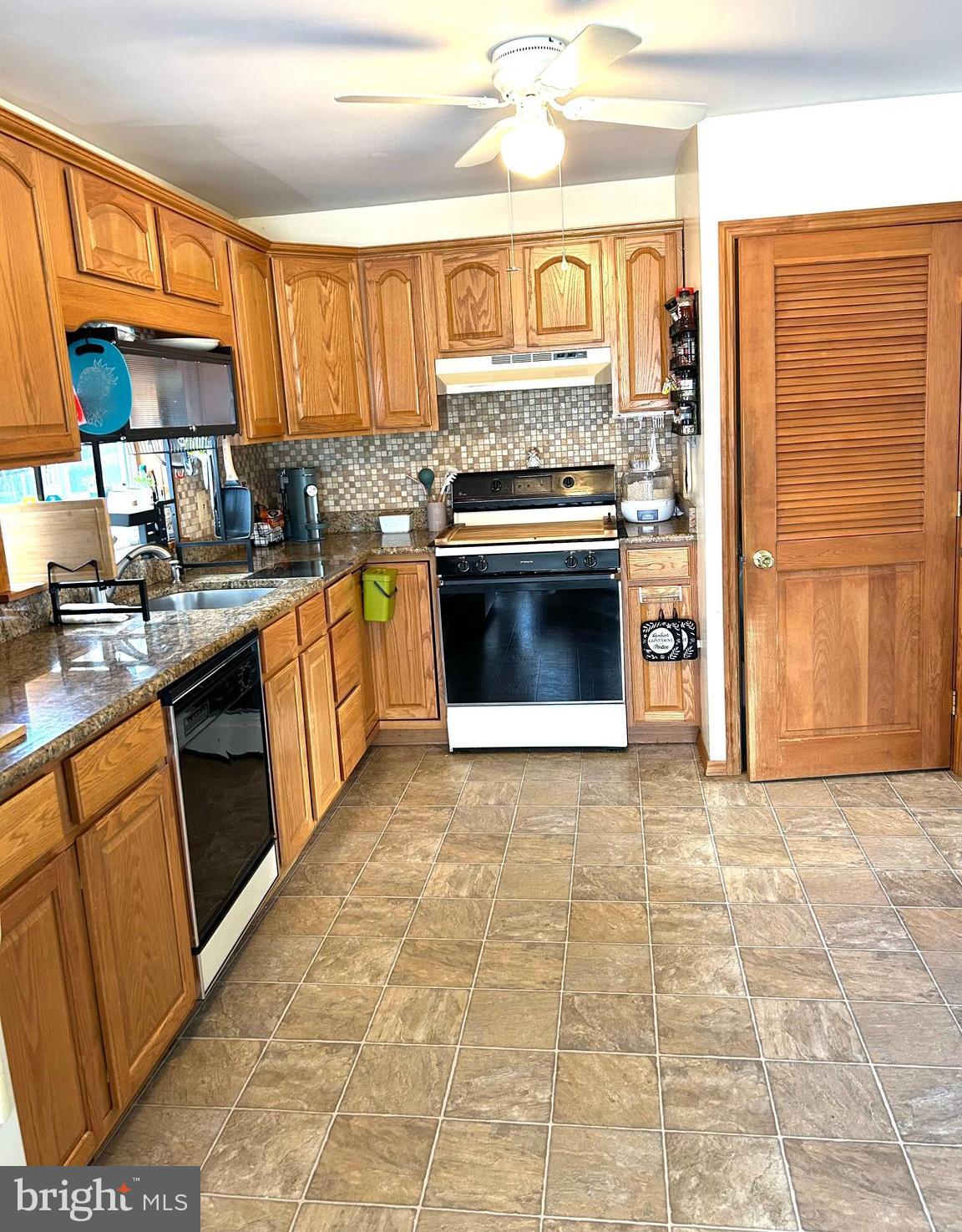1303 Salem Road Burlington, NJ 08016 - Photo 4 of 14 Gallery Image 4
