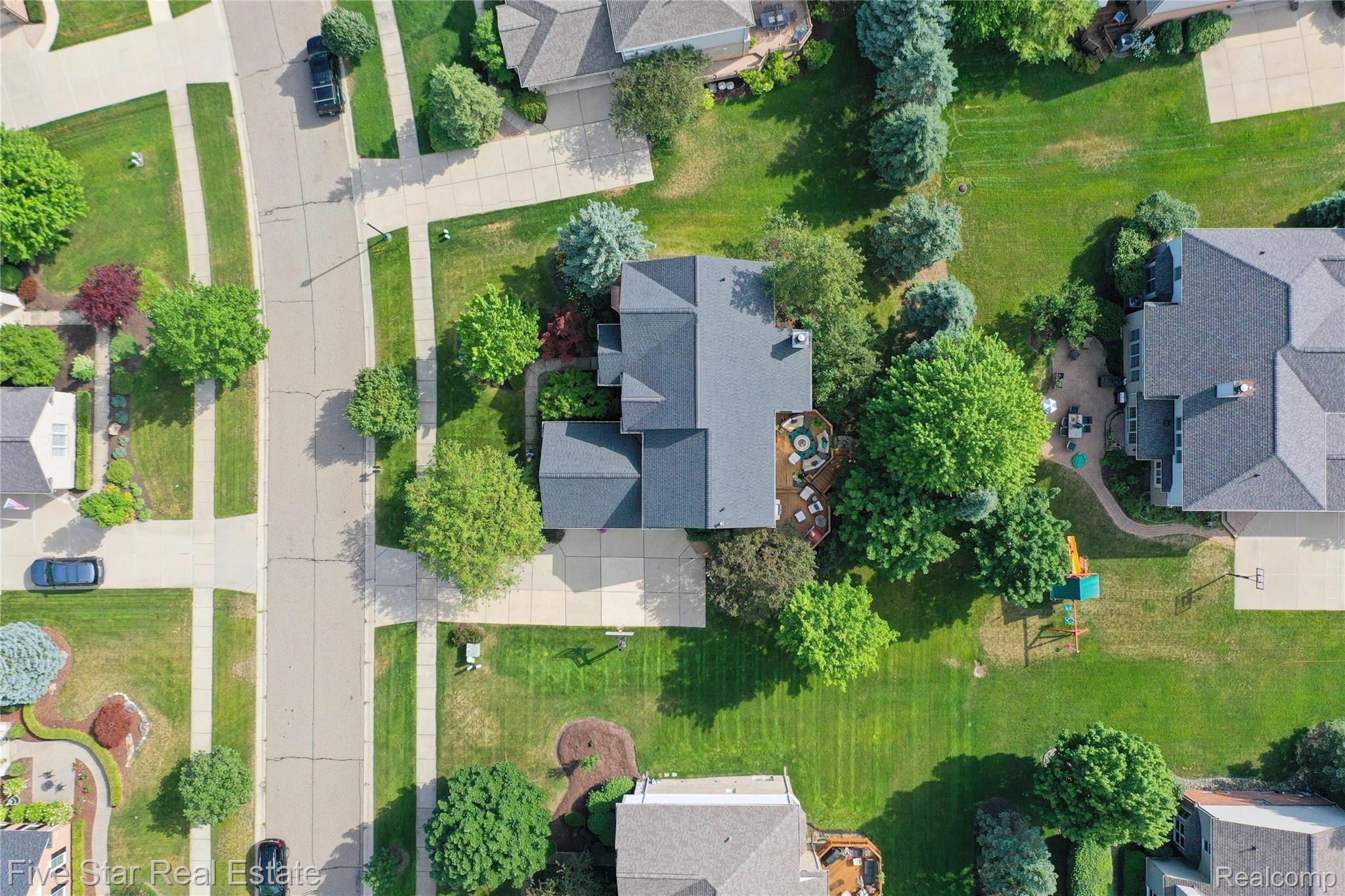 720 Loggers Circle Rochester, MI 48307 - Photo 2 of 63 2-Aerial View l.jpg