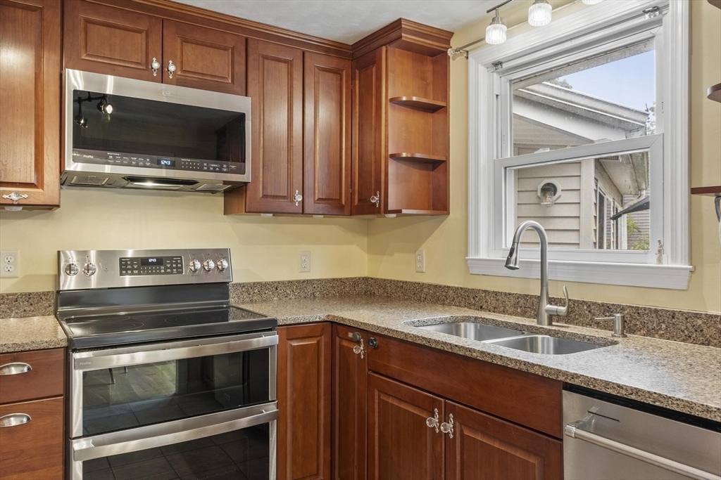 2 Stratton Drive Hudson, MA 01749 - Photo 3 of 42 Gallery Image 3