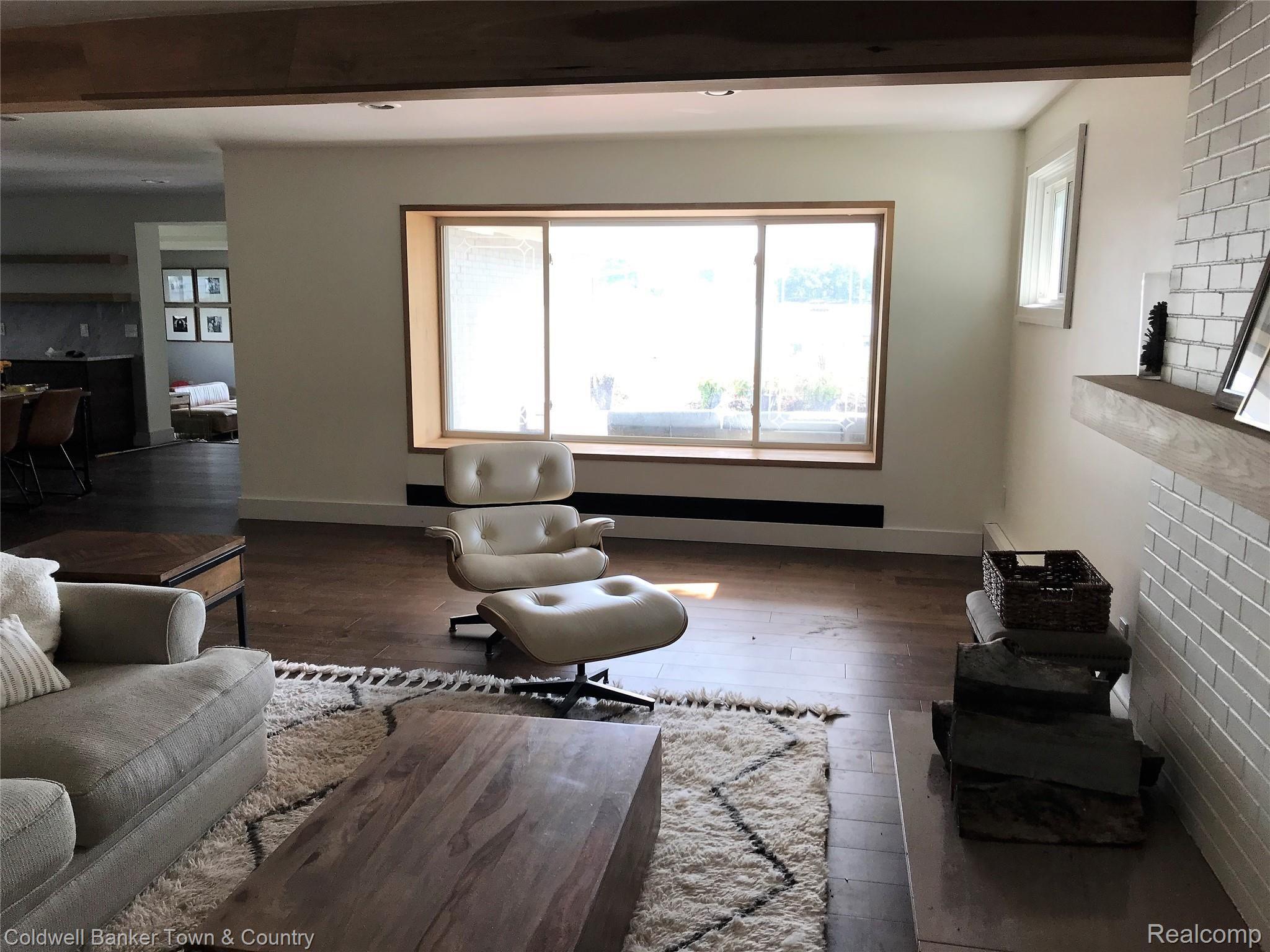 3144 Nisbet Road Pinckney, MI 48169 - Photo 10 of 43 Livingroom.jpg